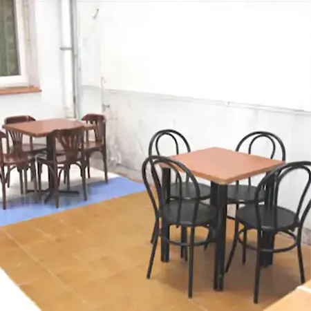 Station Хостел Барселона